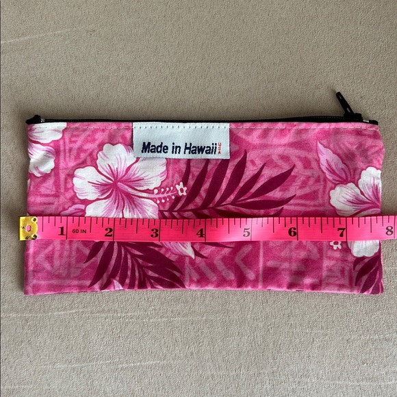 NWOT Hawaiian Fabric Zippered Pouch 🌺 - Picture 2 of 5